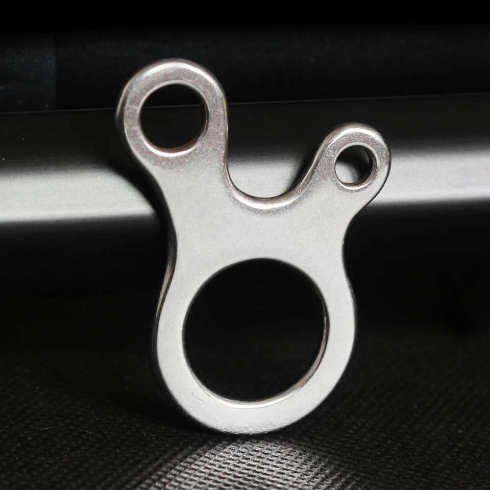 

Stainless Steel 3-Hole Type Fast Knot Tool Outdoor Supplies Camping Lanyard Knot Buckle EDC Tool