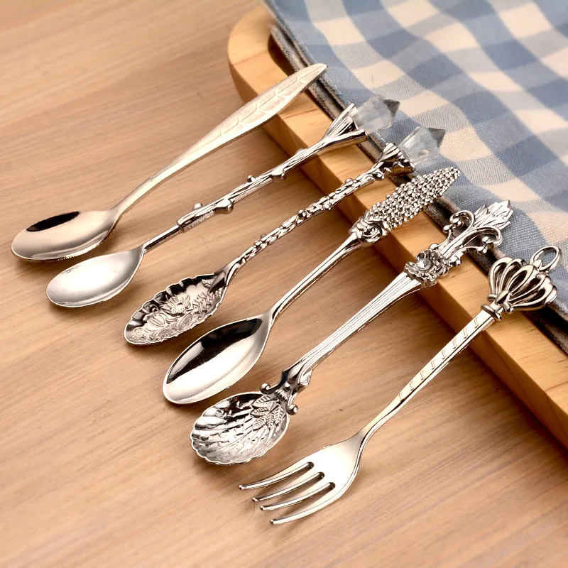 6PCS/Set Vintage Royal Style Metal Spoons Forks DIY Carved Fork Table Spoon Antique Tea Spoons Coffee Spoon Dessert Fork