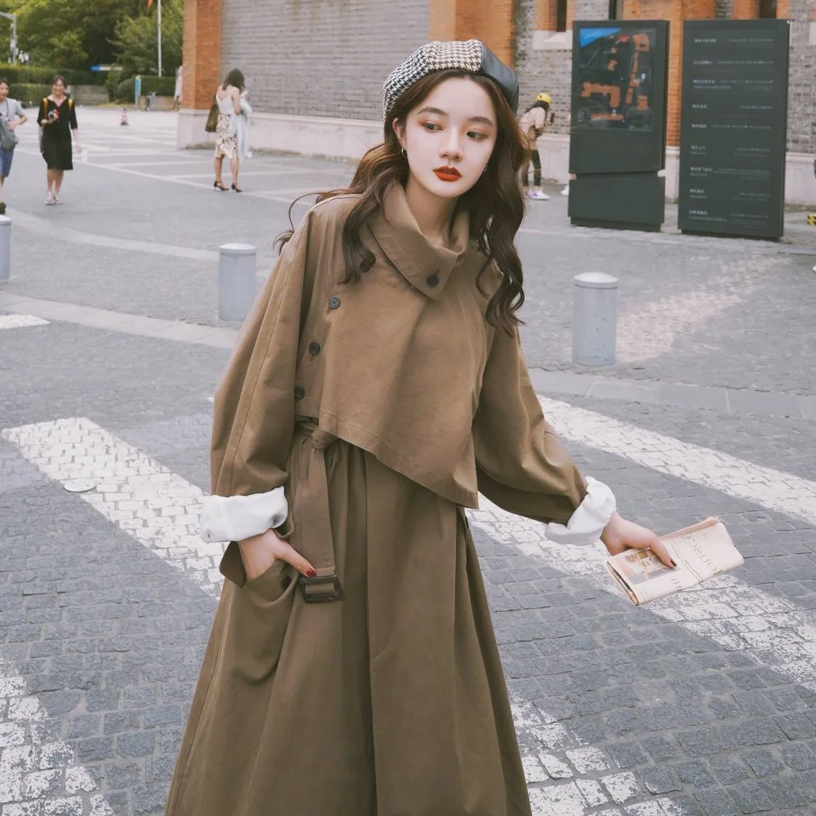

Photo Shoot Main Push in Sense of Design Kaki Irregular Slit Big Hemline Waist Hugging Fold-down Collar Long over-the-Knee Trenc