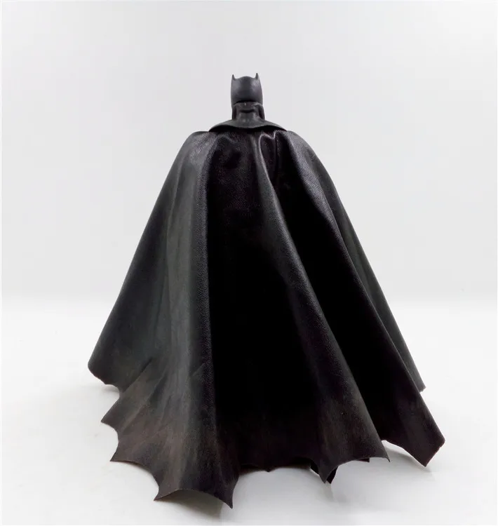 

Mezco ONE: 12 Superman War Bat dc bvs Bat Man Limited Edition Mobile Garage Kit