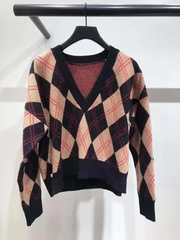 

2019 fall and winter new retro hit the color diamond jacquard wool V-neck sweater for women