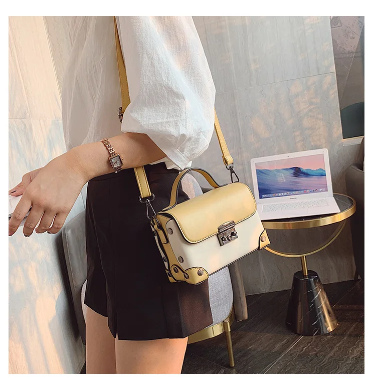 Элегантная женская контрастная цветная сумка новая качественная женская дизайнерская сумка из искусственной кожи с заклепками на плечо