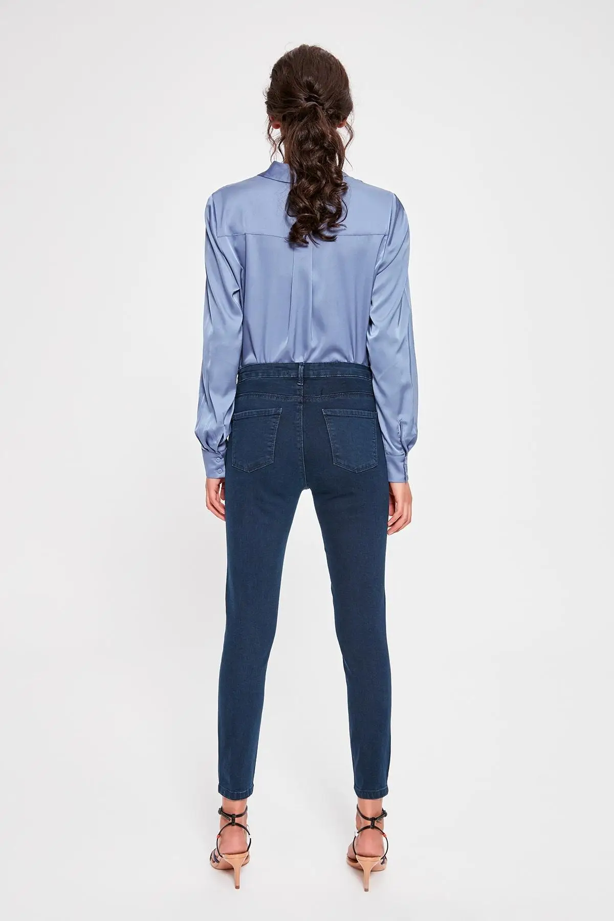 Trendyol Темно-синие нормальной талией Jegging Джинсы TWOAW20JE0011