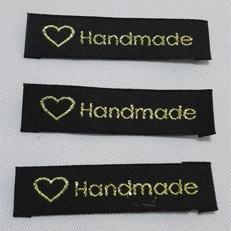 Black with gold 150 шт/партия, нашивные ярлыки для одежды, ручная работа, с любовью, 15x60 мм, с подогнутыми концами, металлические свадебные вышитые этикетки - Цвет: Black with gold