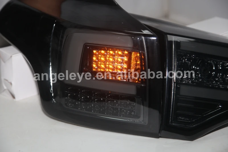 Светодиодный задний фонарь для Toyota RAV4 2013- дымчатый черный TW