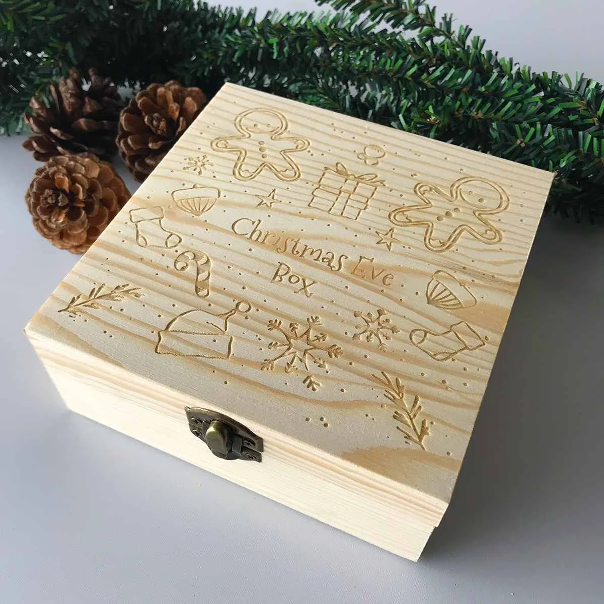 Christmas Eve Gift Box Wooden Engraved Home Storage Box Snowman Santa Claus and Elk Apples Casket Jewelry Case Childrens Gifts - Цвет: Biscuitmen