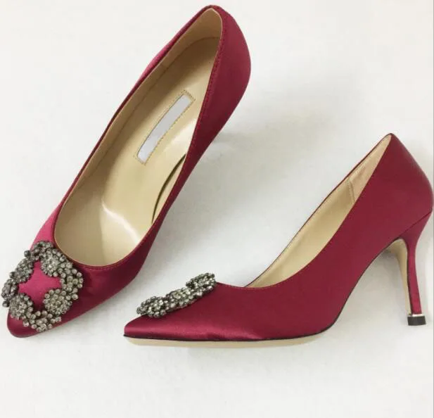 Nuevo diseño de marca Италия bombas с волнообразным краем; zapatos de boda de seda genuina tacones con diamantes plateados Женская обувь boda Зап