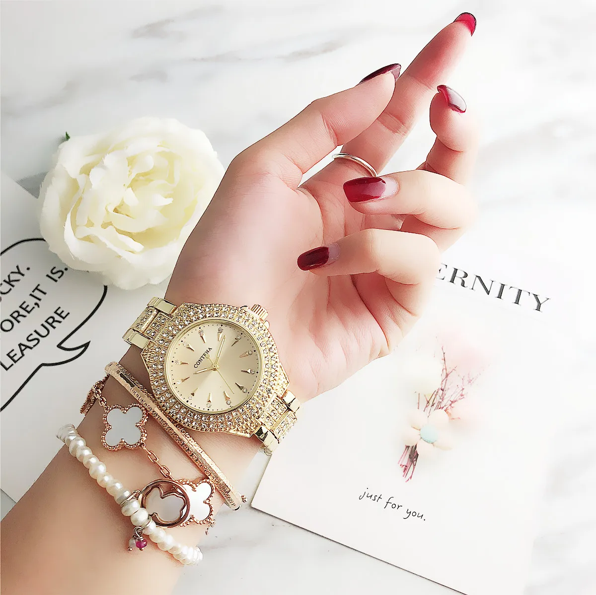 Contena Новое поступление часы кварцевые Mujer Кристалл Relojes Роскошные Montre часы для женщин женские Стразы