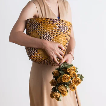 

Fruit basket Hand-woven colorful diamond-shaped seaweed storage basket