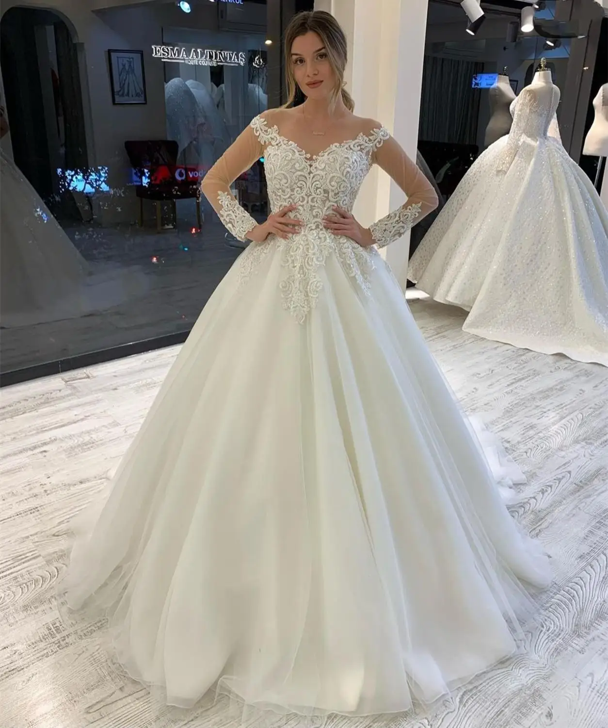 

Wedding Dress Ball Gown Princess Long Sleeve Tulle Sweep Train Elegant Low Back Robe De Mariee Luxury Organza Bridal Gowns