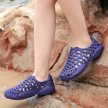 Новинка; стильные летние мужские сандалии большого размера; Открытая пористая обувь с мягкой подошвой; нескользящие парные сандалии