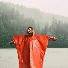 Открытый дождевик водонепроницаемый одноразовый двойной цвет термальный аварийный первой помощи спасательный дождевик для кемпинга двухсторонний