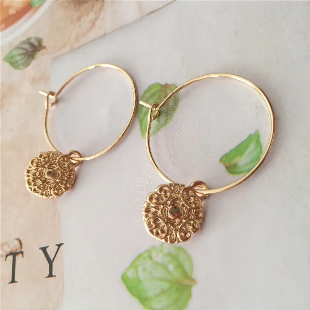 

Cute Tiny Hoop Earrings for Mini Ear Piercing Lady Gold color small Pendant with intricate patterns