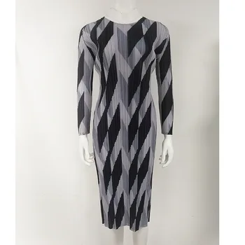 

Plus Size Dress For Women 45-75kg 2020 New Round Neck Long Sleeved Geometric Pattern Elastic Miyake Pleated Dress Above The Knee
