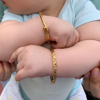 

Ethlyn 2pcs/lot 0-3 Years Baby Jewelry Adjustable Durable Gold Color Baby Bangles Bracelet Jewelry Gifts B140