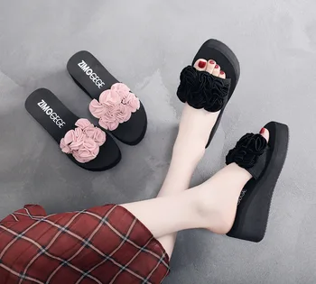 

The new style of slippers outside women's summer wear fashionable word - drag high - heel thick - soled non - slip flower wedge