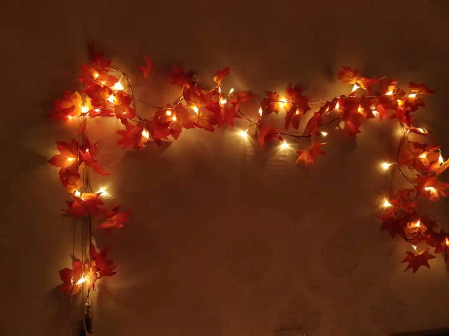 

Manufacturers Direct Selling LED Maple Leaf Lighting Chain Amazon Cross Border Only Solar Decoration Battery Box Colorful Lights