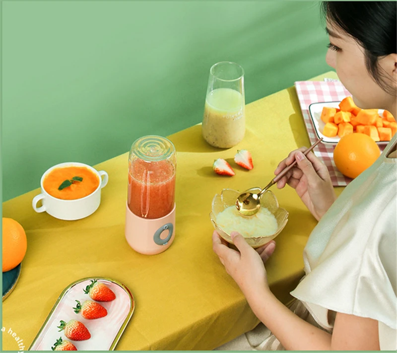 Portable Blender Personal Blender with USB Rechargeable Mini Fruit Juice Mixer,Personal Size Blender for Smoothies and Shakes Mini Juicer Cup Travel Fruit Juice