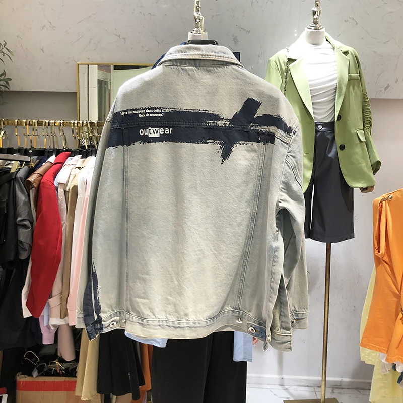 

2020 Spring Autumn Fashion Turn-down Collar Faded Gradient Pocket Small Lettered Loose Casual Jeans Coat Women Denim Jacket