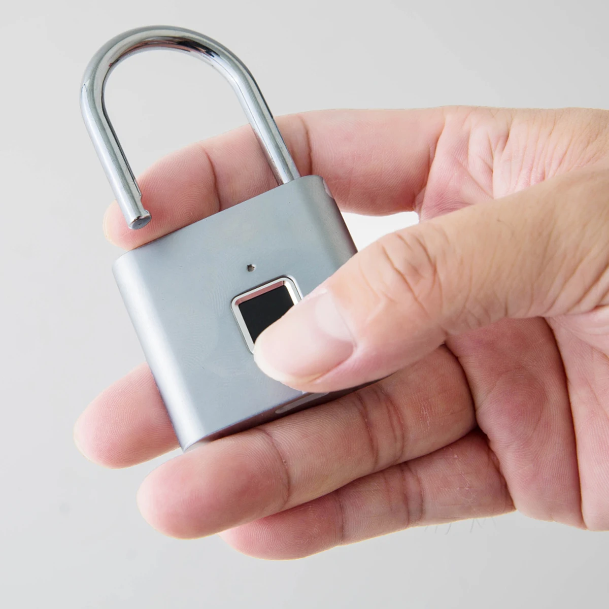 Замок отпечатков пальцев USB Перезаряжаемый умный дистанционный замок без ключа