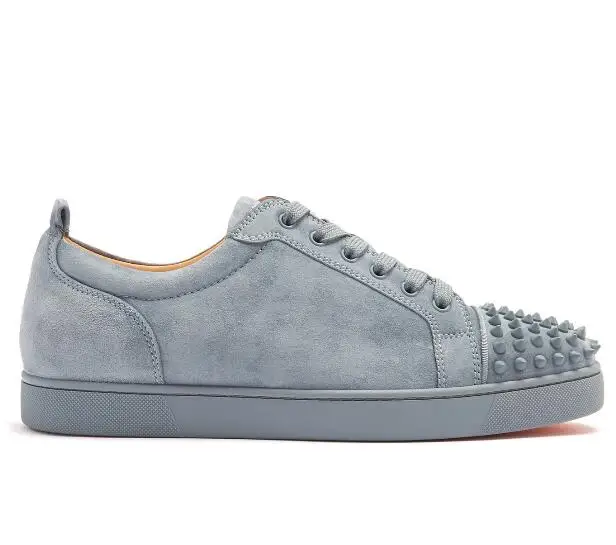 Qianruiti zapatos hombres/роскошная мужская обувь; повседневная обувь на плоской подошве с заклепками; модные кроссовки на шнуровке; цвет серый, черный; замшевая обувь