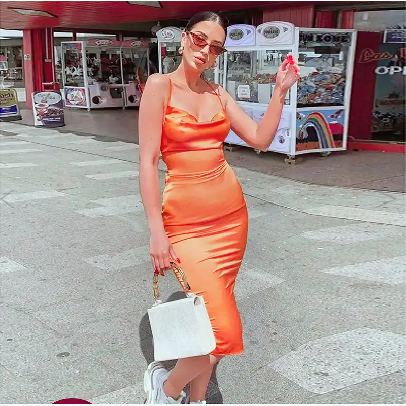 vestido laranja midi