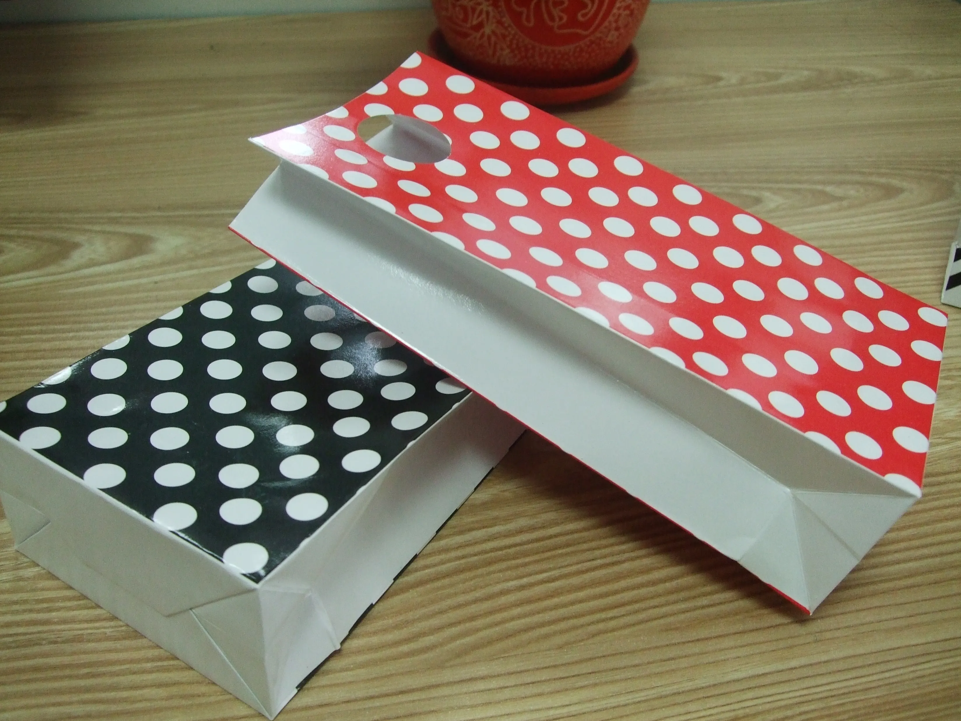 

New black red paper bag Stand up Colorful Polka Dot Bags 20x10x5cm Favor Open Top Gift Packing paper Treat gift Bag wholesale