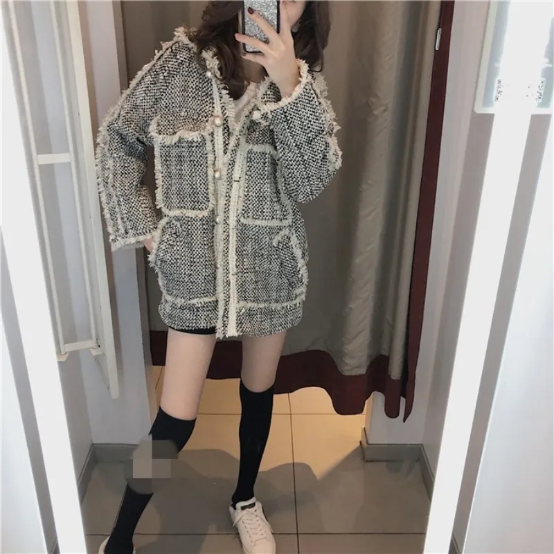 

Vintage Elegant Tweed Jacket Women Autumn 2020 Designer Loose Fit Tassel Pearl Buttons College Coat Single Breasted Outerwear