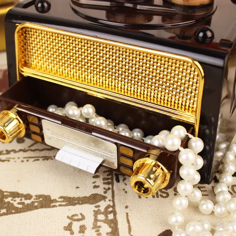 Retro Recorder Music Box Couple Kissing Musical Case Valentine's Day Gift for Boy and Girl Friends Home Decoration Crafts 4