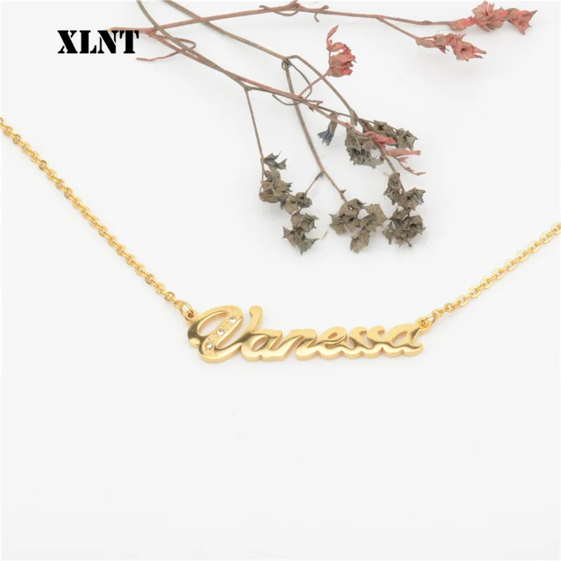 XLNT Vanessa Name Necklace Charm Gold 