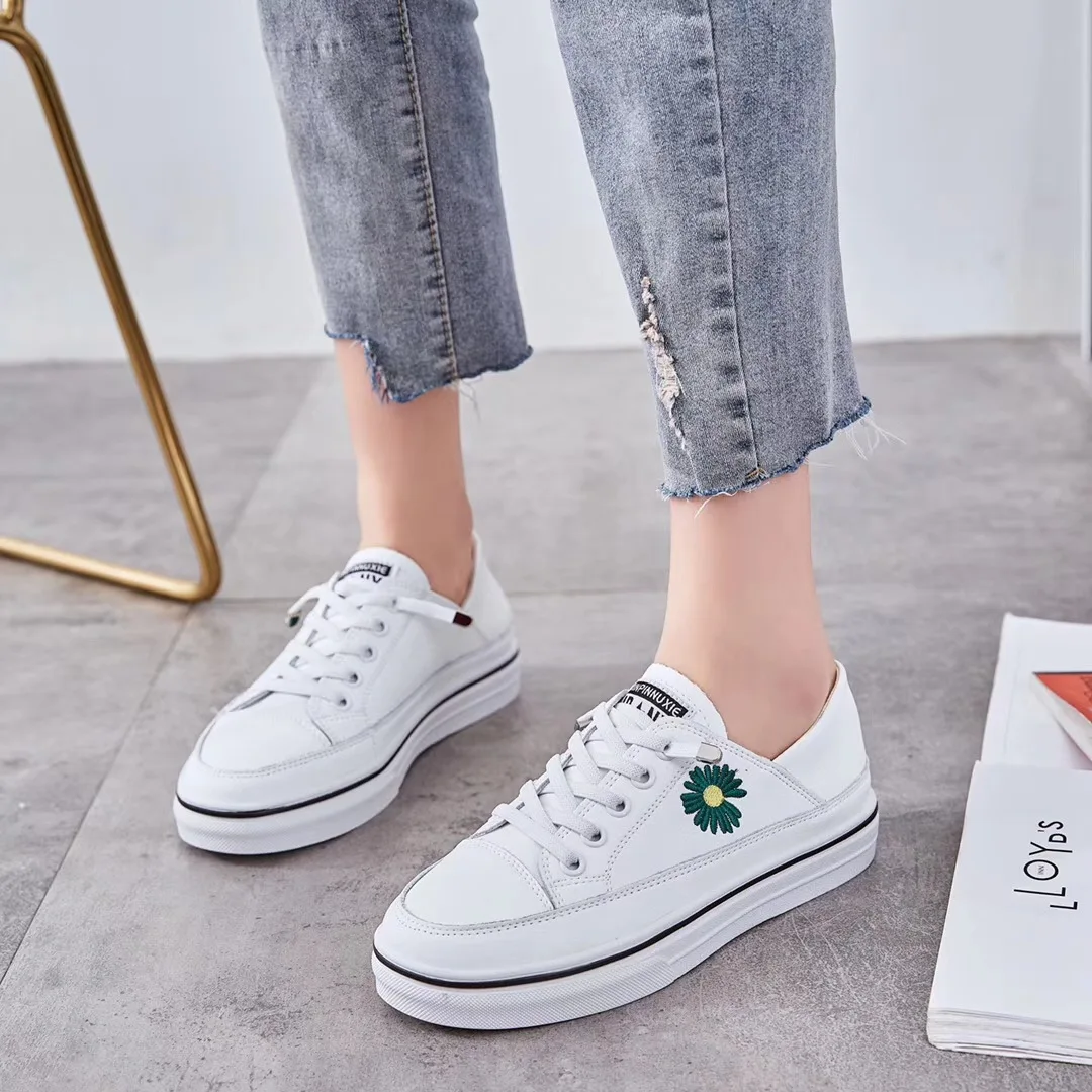 

Spring Open Group !!! 2020 Spring New Style Soft-Sole Double Purpose Little Daisy Skate Shoes