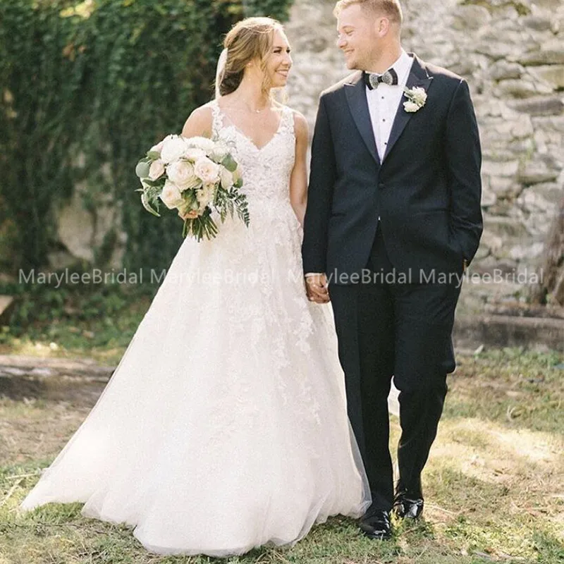 

V-neck Princess Wedding Dress With See Through Buttons Back 2020 New Bridal Dress Appliques Long Vestido De Novia Princesa