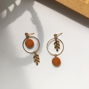 

Simple Geometric Asymmetry Earrings Round Circle Wire Golden Plaitng Leaf Round Wood Dangle Drop Earrings For Women Jewelry Gift