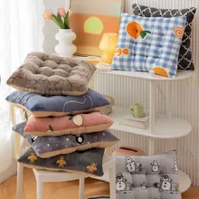 Coussin chaud épais en velours de lait, chaise en peluche sédentaire de bureau de voiture, coussin de fesses épais antidérapant avec sangles universel en toutes saisons