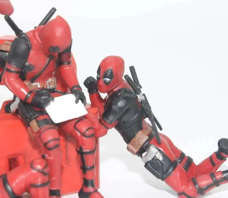 

X-Men Film Version Deadpool 2 Generation Cute 5-Deadpool Small Base with Base Capsule Toy Garage Kit