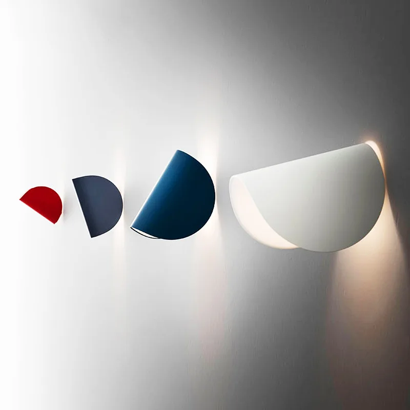 

Современные Простые креативные настенные лампы для гостиной, скандинавский настенный светильник для спальни, прикроватного столика, для выставки, кабинета, лестницы, вращающийся декоративный светильник