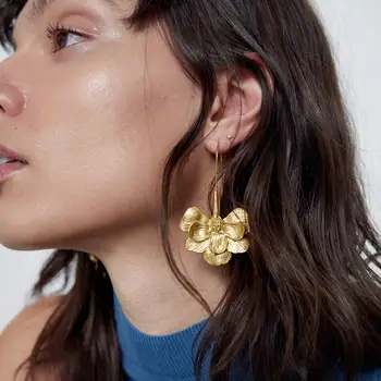 

Girlgo 2020 ZA Fashion Leaf Earrings for Women Vintage Flower Gold Color Drop Earrings Jewelry Wedding Party Gifts Wholesale