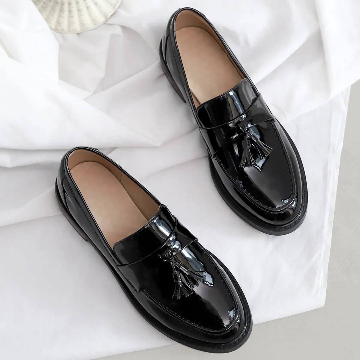 black patent leather Женская обувь из натуральной кожи в стиле ретро; градиентные цвета; женская мягкая удобная обувь без шнуровки; обувь с перфорацией типа «броги» для отдыха; женская повседневная обувь с бахромой - Цвет: black patent leather
