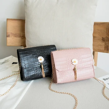 

Daisy Tassel Crossbody Shoulder Bag Personality Classic Crossbody Vintage Bag Female Casual Small Square Messenger Satchel