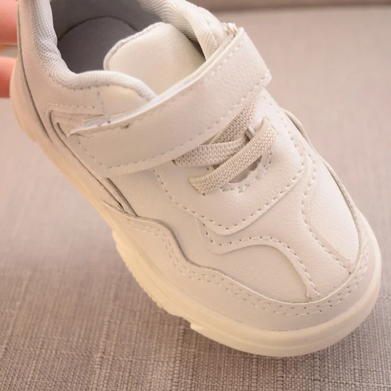 Новая детская обувь; нескользящая износостойкая детская повседневная обувь для мальчиков и девочек; спортивные кроссовки из микрофибры для студентов