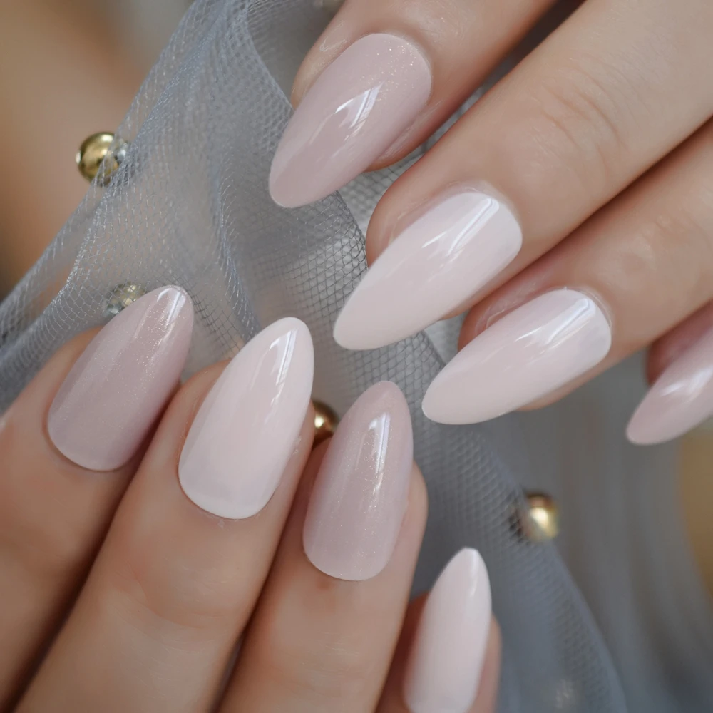 Almond nails - NailKnowledge