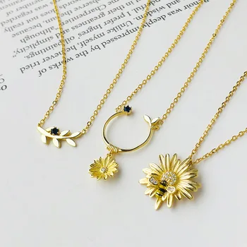 

Silvology 925 Sterling Silver Daisy Bee Flowers Pendant Necklace Originality Mori Style Necklace for Women Chic Birthday Jewelry
