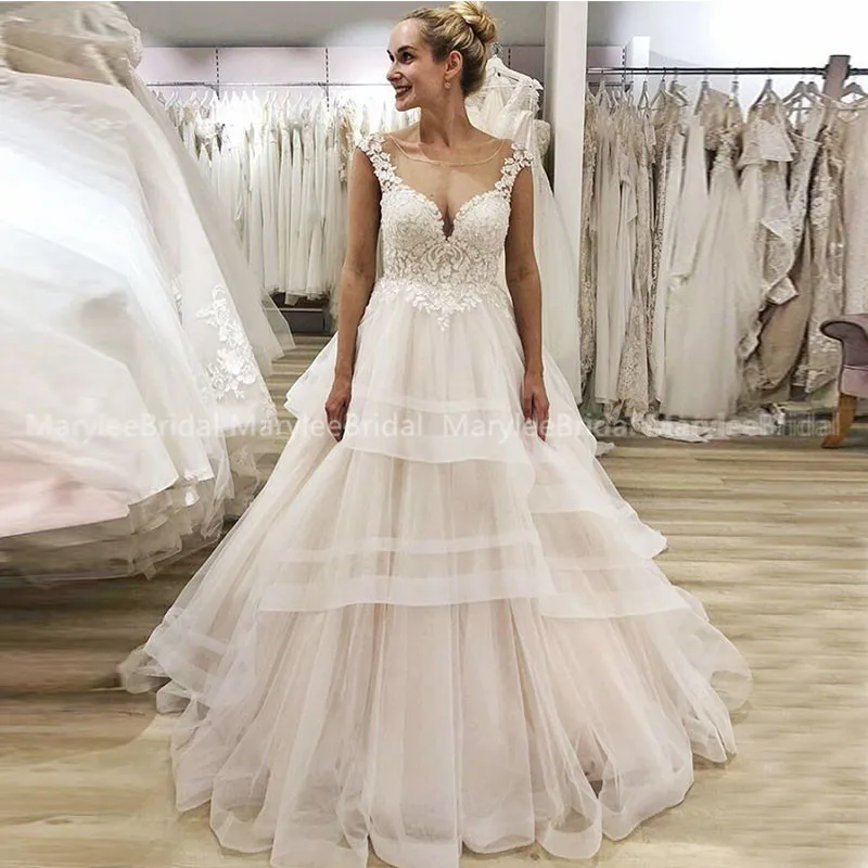 

New Arrival Sheer Scoop Neck Luxury Wedding Dress Cap Sleeves Floral Appliques Tulle Bridal Gowns Tiered Skirt vestido de novia