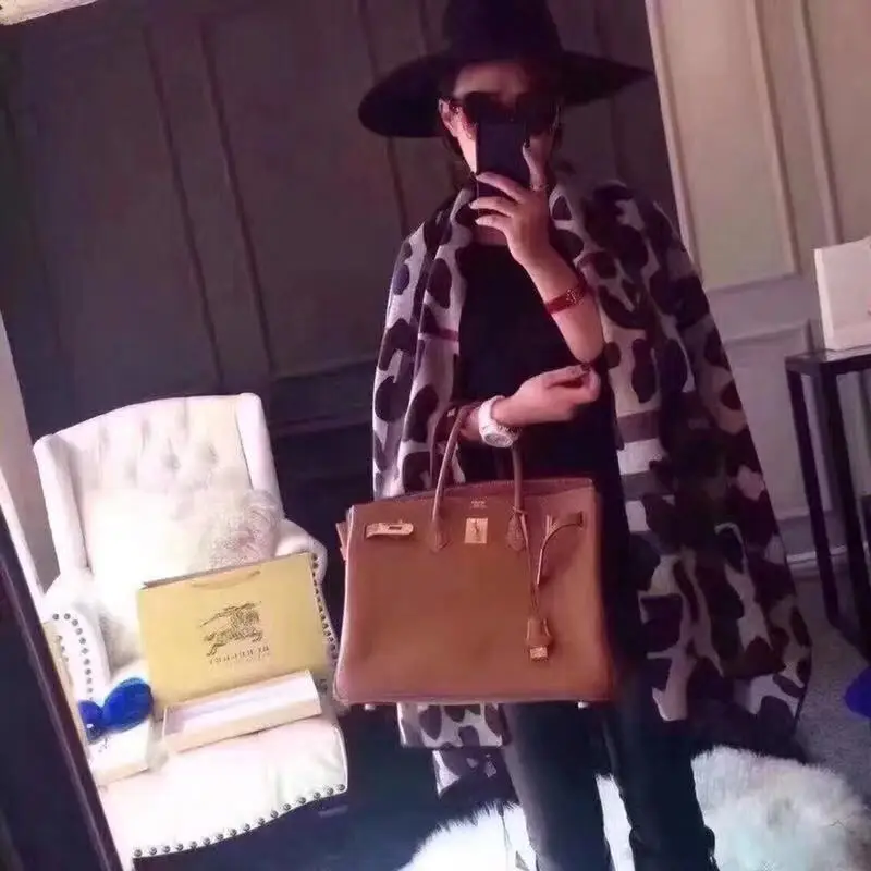 

Luxury brand Cashmere Shawl Autumn and Winter New Walking Show Leopard-print Cashmere Scarf Dual-purpose fringed neck 68098