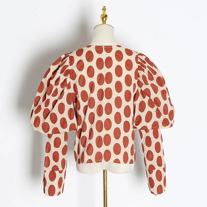 Tanie TWOTWINSTYLE eleganckie Polka Dot bluzki damskie O Neck Puff z długim rękawem koszule jesienne kobiet 2019 OL Style modna odzież fala