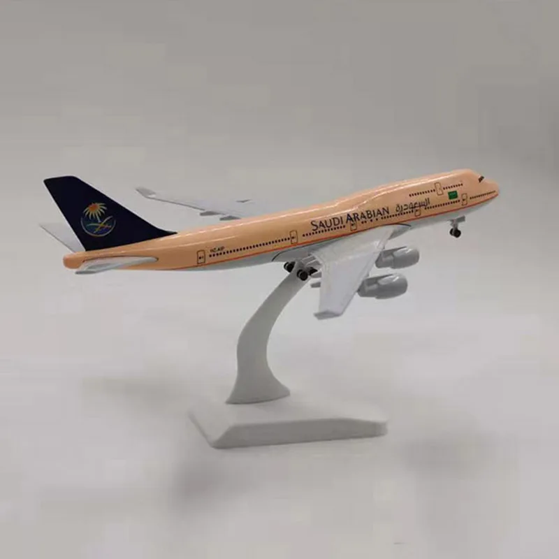 1/400 масштаб 20 см Boeing 747 B747 модель SAUDI ARABIAN AIRLINES w база шасси сплав самолет коллекционный дисплей игрушка Подарки