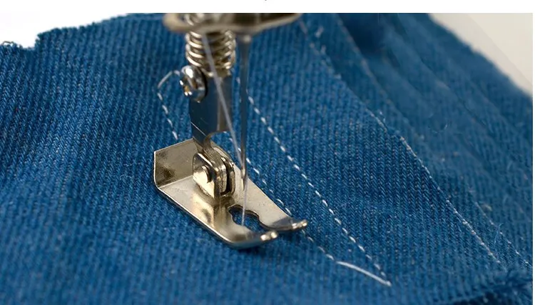 Household sewing machine electric mini desktop mini sewing machine eat thick small car clothes manual pedal