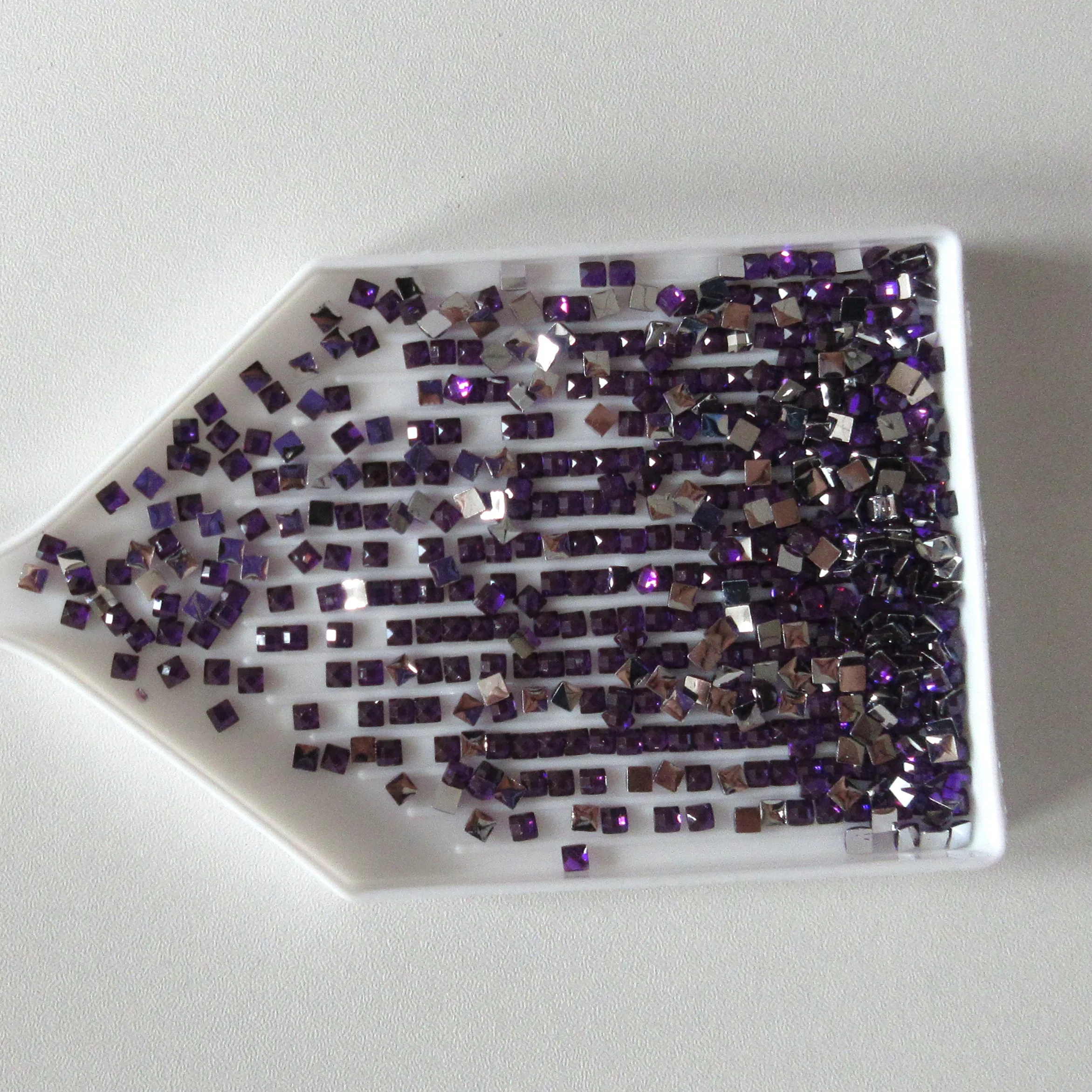 2021 New Crystal Resin Shinny Stone 2.5mm Square Drills Diamond Painting Embroidery Rhinestone Mosaic