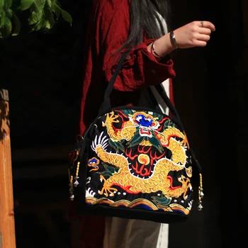 

2020 New dragon embroidered women's bag with one shoulder and slant span