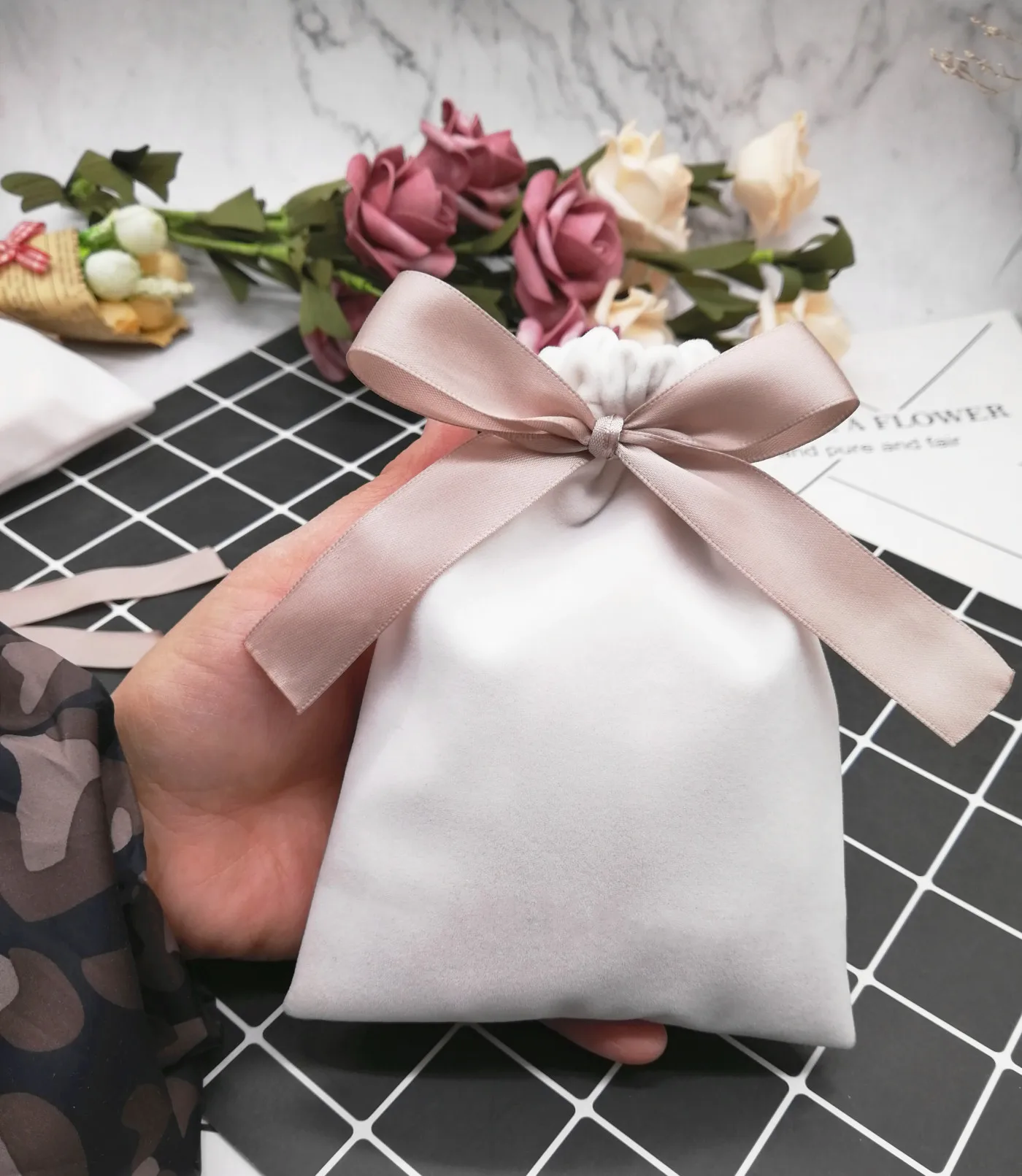 20 шт бархатный мешок для упаковки ювелирных изделий, мешочек для помады, косметический подарок на день рождения, свадьбу, упаковка, поставка, мешок на шнурке, индивидуальный логотип - Цвет: ZRBDD1-12x15cm